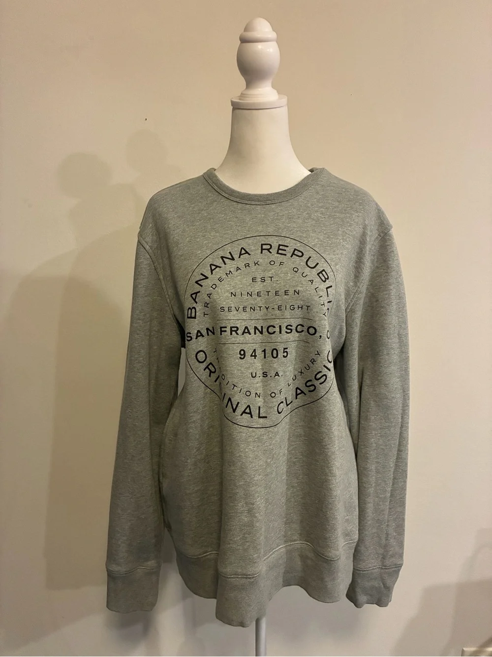 Banana Republic Men's Grey Crewneck Sweatshirt - Classic Logo size Large